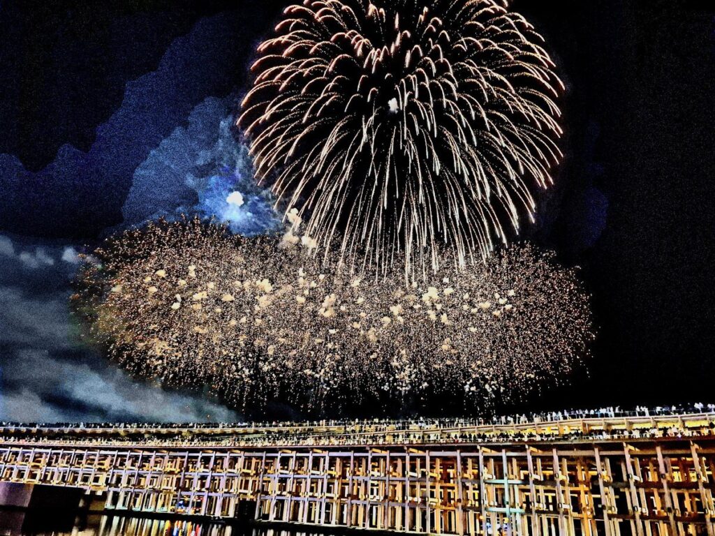 【大阪・関西万博】月替わりで花火大会や花火クルーズ完全ガイド│次の花火はいつ?何時から?予約方法や混雑状況と見どころや口コミなどをご紹介!