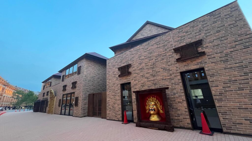 【大阪・関西万博】アンゴラ館再開!完全ガイド│休館の理由やアンゴラ館の魅力、今後の展開などをご紹介!お土産のうちわと観光パスポートが素敵!