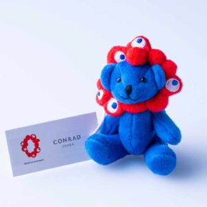 【大阪・関西万博】完売必須！速報！「コンラッドベア」とミャクミャクコラボグッズが本日7/14から発売中！2,500体限定！販売場所や値段は？