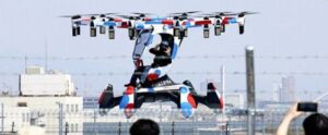 【大阪・関西万博】7/12から「空飛ぶクルマ」運行再開決定！休止原因と見どころ、大迫力のデモ飛行が見られる会場はどこ？