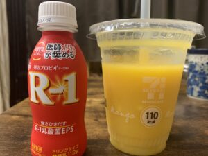 【セブンイレブン】実食レビュー！激ウマです！マンゴー＆マンゴースムージーを神アレンジで「マンゴーラッシー」にする方法！カロリーはどのくらい？反響も！
