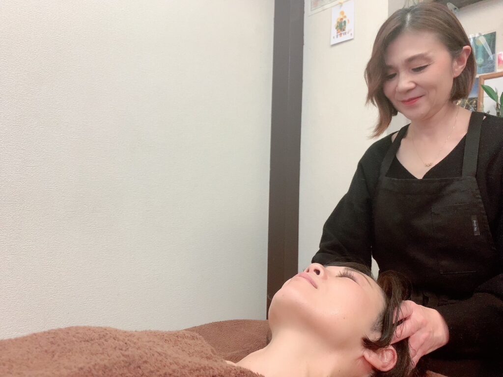 【松本市】耳ツボセラピーで“癒しと美”を同時に叶える｜耳ツボジュエリー＋耳マッサージでむくみ・肩首・目の疲れをやさしくケア